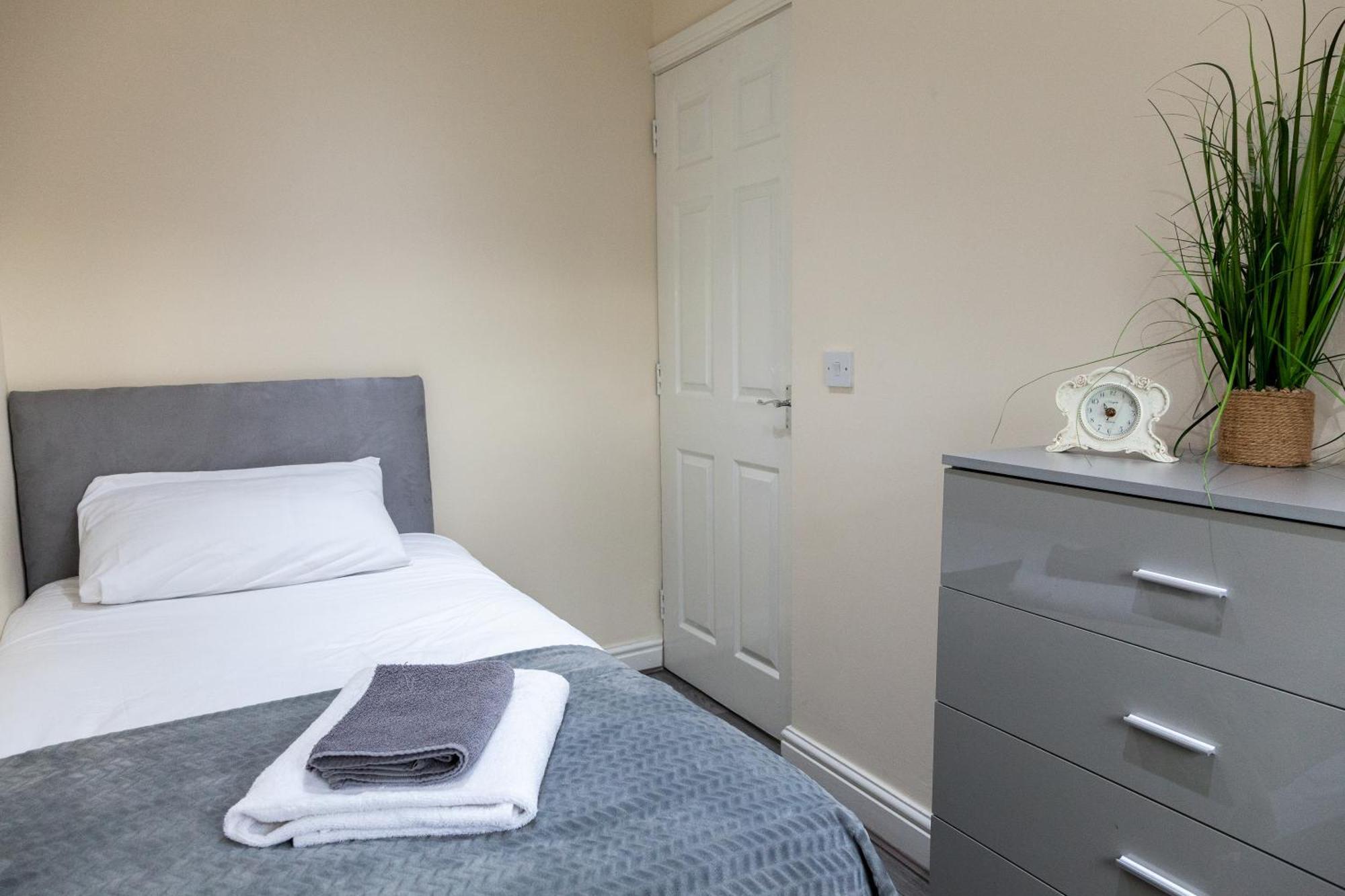 Pinfold Court Apartments Knowsley Exterior photo