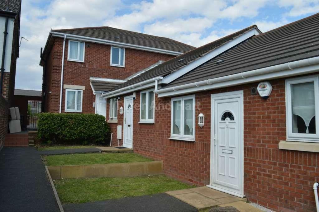 Pinfold Court Apartments Knowsley Exterior photo